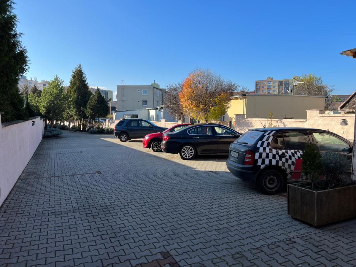 Hotel Marathon Senec Eksteriør bilde