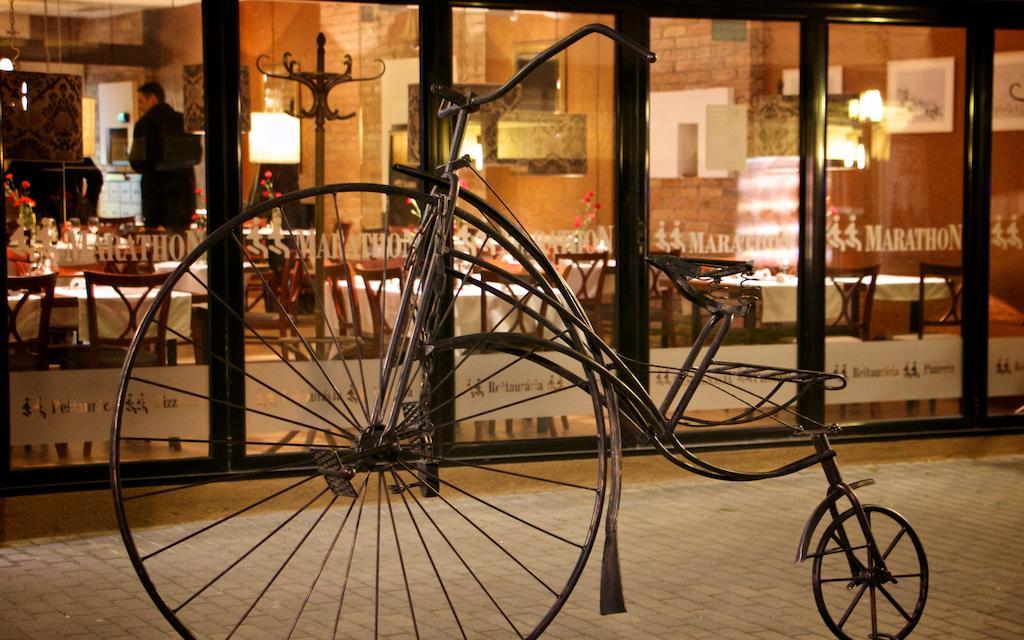 Hotel Marathon Senec Eksteriør bilde