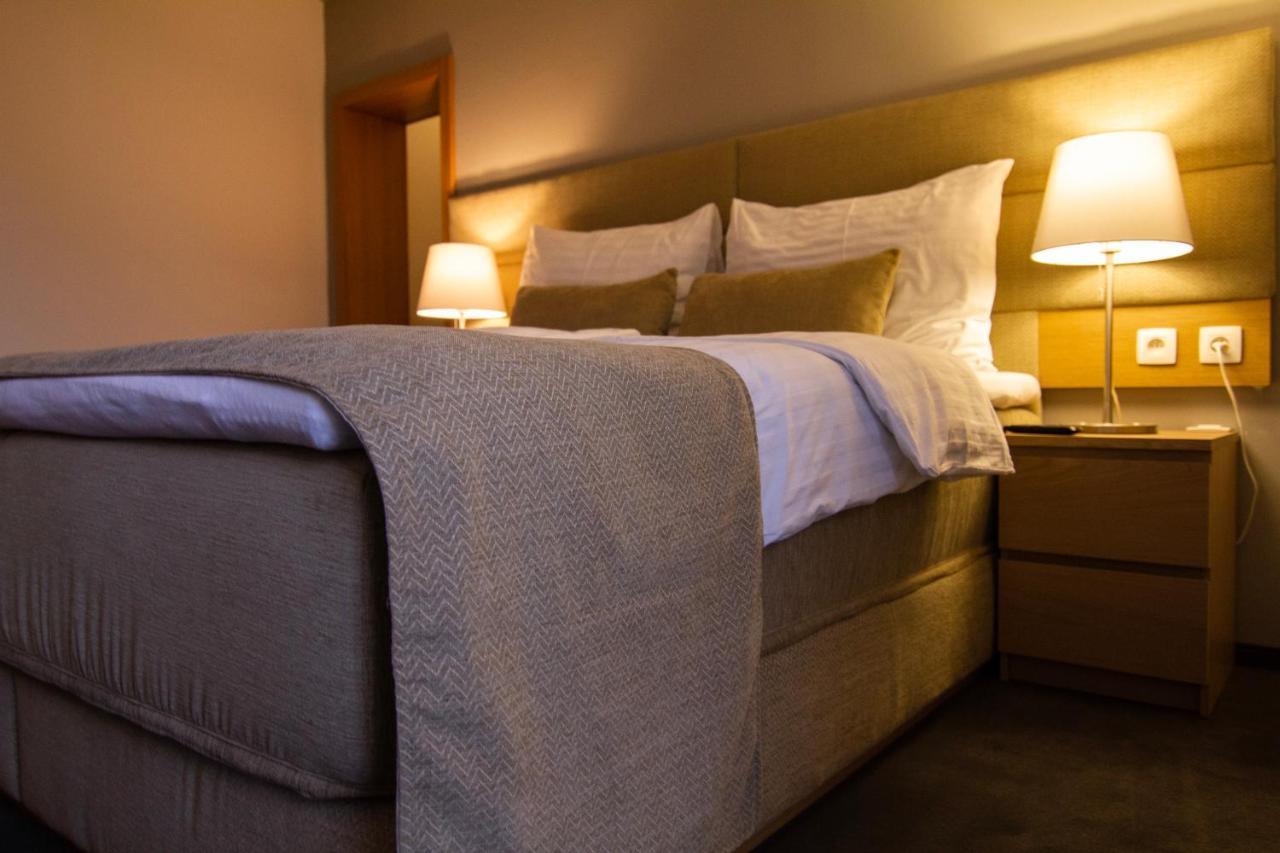 Hotel Marathon Senec Eksteriør bilde